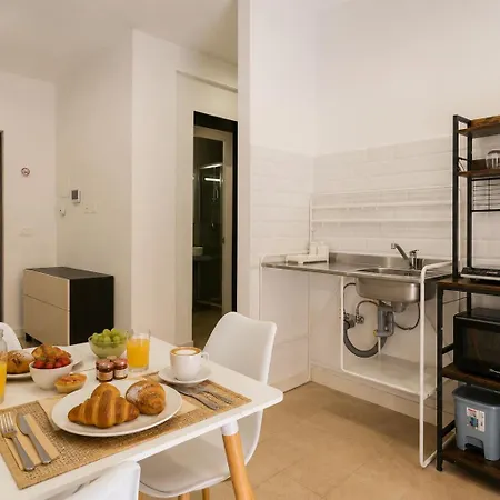 Palazzo Vignola By Apulia Apartment Bari